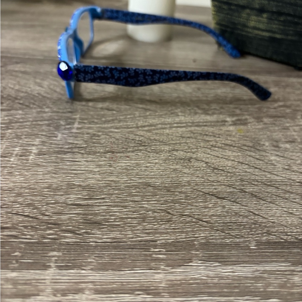 Reading Glasses Designed - Picture 2 of 5